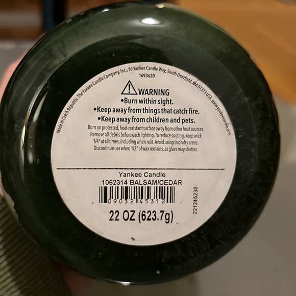 balsam and cedar candle - Picture 2 of 3